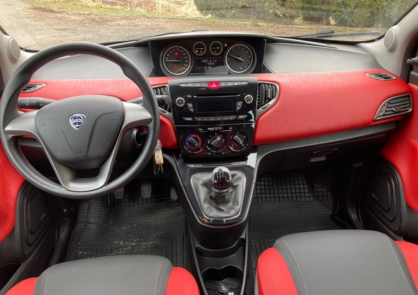 Lancia Ypsilon cena 10900 przebieg: 77000, rok produkcji 2012 z Pełczyce małe 172